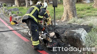國中生借電動車衝柴山看夕陽　「半路冒煙變火球」3人嚇壞逃命