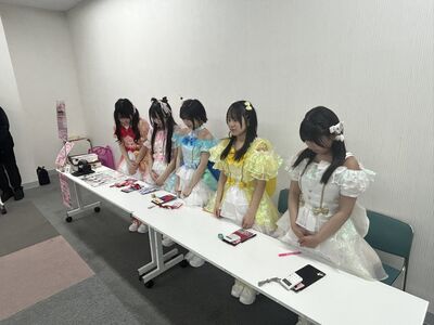 日偶像女團辦活動「0人到場」！　5成員低頭畫面瘋傳