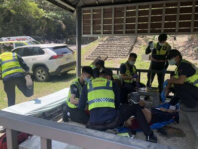 彰化挑水古道男賞花突昏倒無呼吸心跳　警消電擊4次搶命送醫