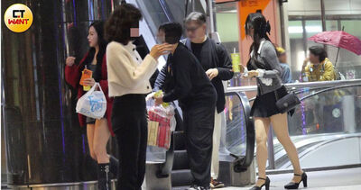 韓啦啦隊女神野生捕獲！車榮玹帶隊友現身西門…深夜掃貨台灣超商