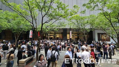 快訊／北市「饗饗」微風信義店起火　警消衝46樓搶救全員疏散