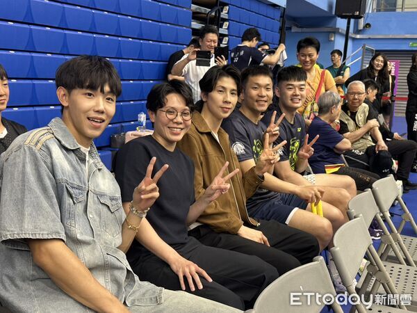▲田徑好手彭明揚、桌球好手鄭怡靜、拳擊好手林郁婷以及李洋、王齊麟。（圖／記者蔡厚瑄攝）