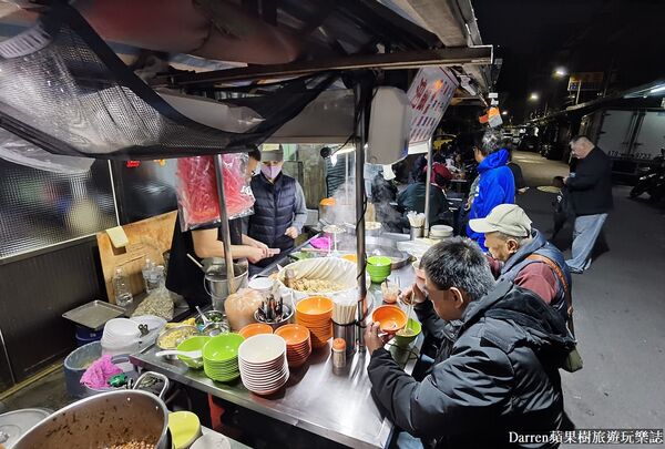 ▲▼萬華深夜2點半開賣「三條路油飯排骨酥湯」，必吃油飯。（圖／部落客DARREN提供）