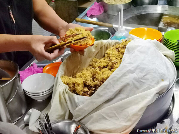 ▲▼萬華深夜2點半開賣「三條路油飯排骨酥湯」，必吃油飯。（圖／部落客DARREN提供）