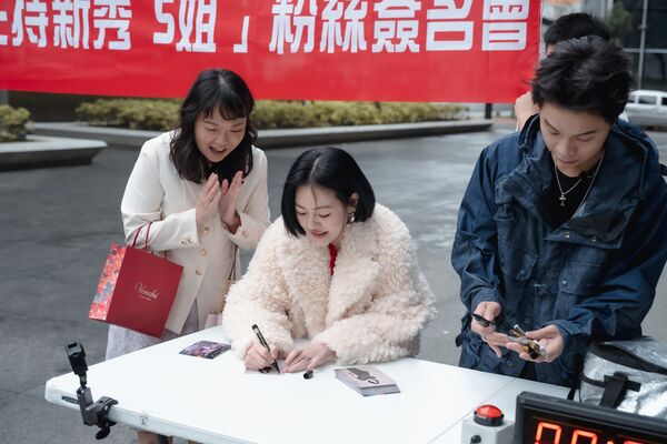 ▲▼小S被粉絲鼓勵感動落淚 。（圖／翻攝自小姐不熙娣臉書）
