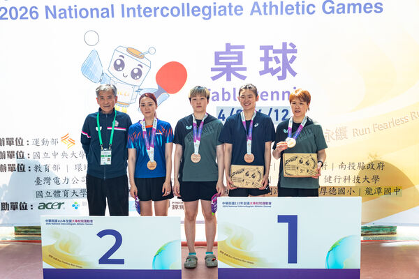 ▲文化大學李昱諄(第一名圖左)、陳思羽(第一名圖右)榮獲桌球公開女雙冠軍。（圖／全大運辦公室提供）