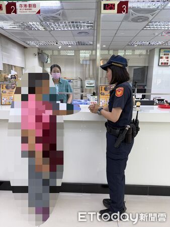 ▲枋寮警方會同郵局阻止陳婦被騙。（圖／記者陳崑福翻攝）