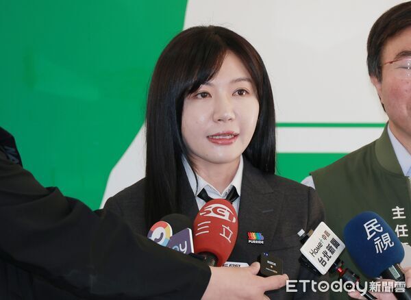 ▲▼吳沛憶登記參選民進黨台北市黨部主委。（圖／記者周宸亘攝）