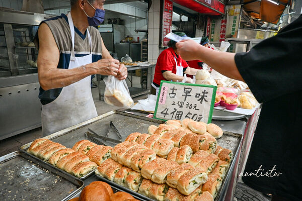▲▼新北永和「百分百老麵包子饅頭」，鹹香蔥燒餅、多款口味包子饅頭。（圖／部落客水晶提供）