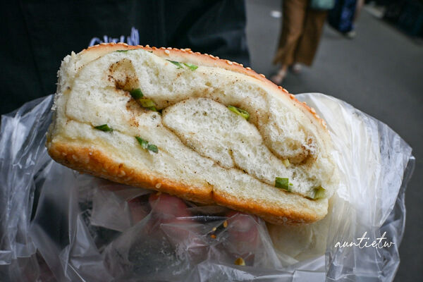 ▲▼新北永和「百分百老麵包子饅頭」，鹹香蔥燒餅、多款口味包子饅頭。（圖／部落客水晶提供）