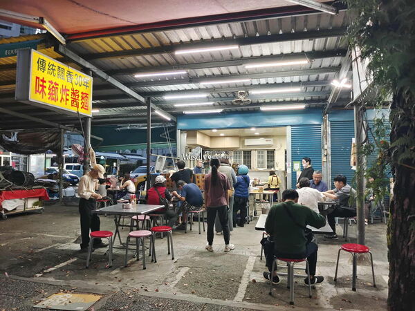 ▲▼宜蘭復興路美食「味薌炸醬麵」，大推餛飩魚丸貓耳綜合湯。（圖／部落客WISELY提供）