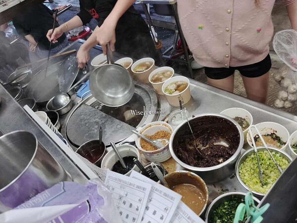 ▲▼宜蘭復興路美食「味薌炸醬麵」，大推餛飩魚丸貓耳綜合湯。（圖／部落客WISELY提供）