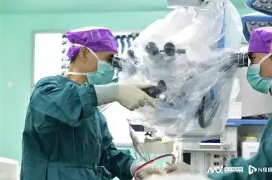 ▲▼61歲女腦中抓出8cm活蟲。（圖／翻攝自新民晚報）