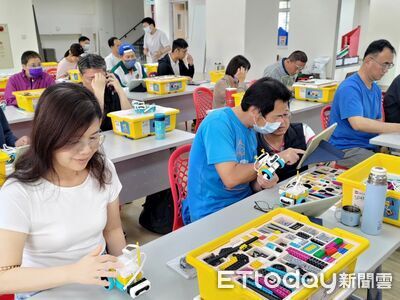 台南推機器人教師研習　66名教師實作學AI帶進課堂