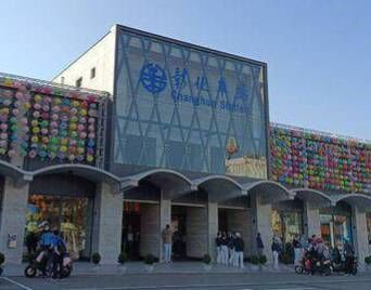 彰化車站驚悚意外！香燈腳阿伯倒向列車遭拖行　媽祖保佑僅輕傷