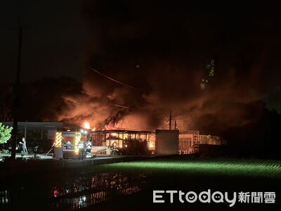 火光沖天！桃園大溪倉庫陷火海　消防急出動42人急搶救