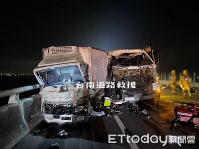台南凌晨驚悚車禍3傷！　「有人甩飛橋下」現場照片曝光
