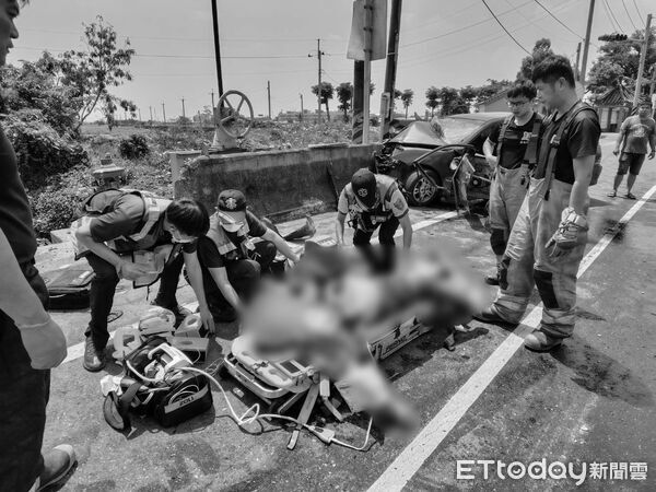 ▲台南鹽水台19線發生汽機車對撞事故，造成2人OHCA送醫搶救。（民眾提供）