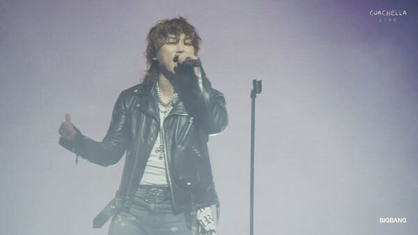 ▲▼ BIGBANG登科切拉唱這首神曲！　YT留言區淚崩暴動「好想念T.O.P」。（圖／翻攝自Outdoor Theatre - Live from Coachella 2026 YouTube）