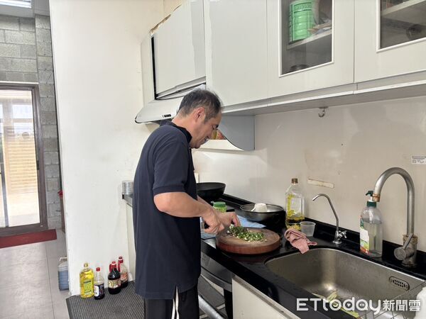 ▲▼彭佳嶼氣象站技工吳俊明。（圖／記者周湘芸攝）