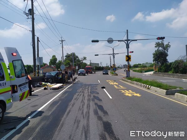 ▲台南鹽水台19線發生汽機車對撞事故，造成2人OHCA送醫搶救。（圖／記者林東良攝）
