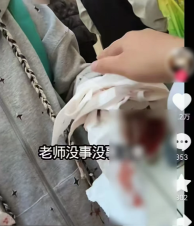 ▲▼陸商場動漫展突降「玻璃碎片雨」。（圖／翻攝自小紅書）