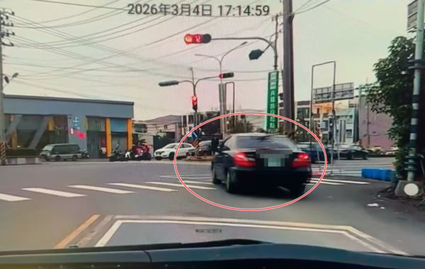 里長紅燈右轉被檢舉　嗆檢舉魔人：這麼有正義感拜託去考警察