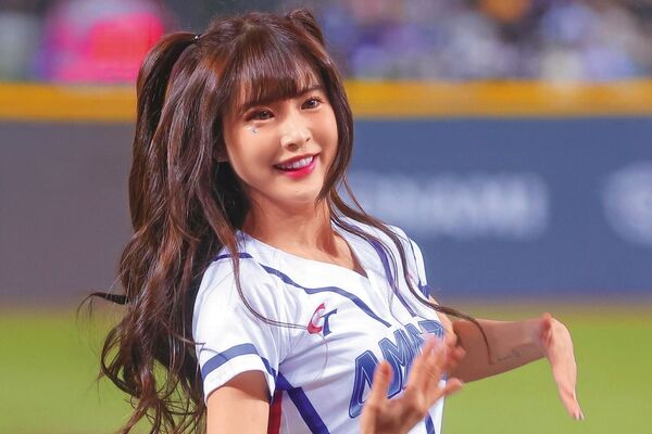 求婚藏驚喜／獨家！樂天女孩成人妻　孟潔答應馮晨軒杜拜求婚