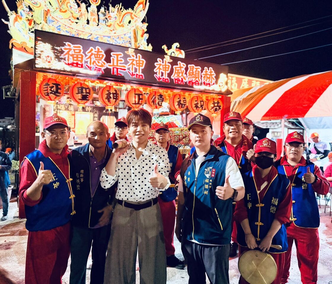 ▲▼許志豪與風頭厝福德祠土地公。（圖／翻攝許志豪臉書）