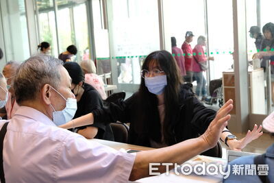 以為老花自行配鏡未改善　眼睛沒脹痛就醫竟「青光眼＋白內障」