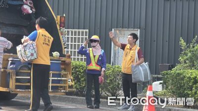 嘉義市議員王浩陪民眾倒垃圾！傾聽基層心聲　還提供諮詢