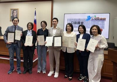 口袋國會公布最新立委評鑑　26立委獲獎「綠14藍12」、白營全摃龜