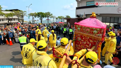 白沙屯媽祖進彰化遇高溫！2人頭暈送醫　縣府開中庭迎香燈腳