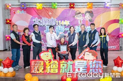 太保市「憶起來畫畫」登場　鄭淑分邀長輩用畫筆描繪生命回憶