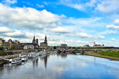 「歐洲最美陽台」遠眺宮廷教堂！德國布呂爾平台散步拍照攻略