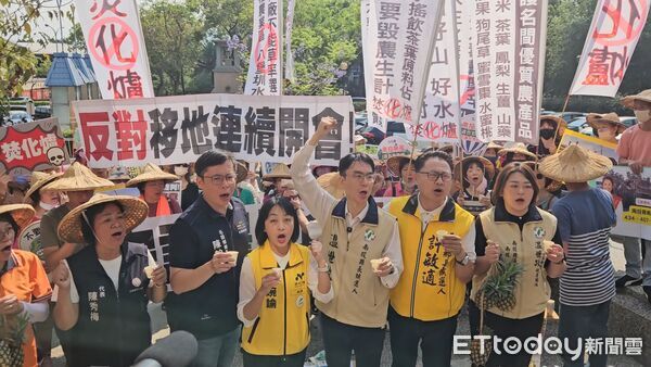 ▲名間鄉反焚化爐自救會控訴南投縣政府密集開會，逼農民奔波、形同凌遲。（圖／記者高堂堯攝，下同）