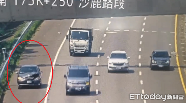 ▲國道三號電池掉落車禍。（圖／記者游瓊華翻攝）