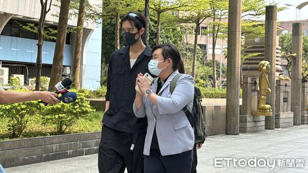 ▲范姜彥豐現身士林地院開庭，粿粿、王子未到現場。（圖／記者黃宥寧攝，下同）