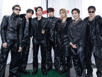 BTS成員Jin戴百萬珠寶唱跳　FRED大尺寸鑽鍊高調吸睛