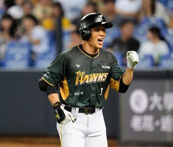 王柏融3分砲百轟M1！魔鷹連10場打點平紀錄　台鋼8比4勝兄弟