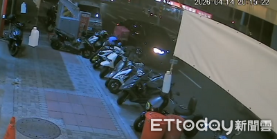 台南善化驚見「機車保齡球」　駕駛恍神連撞15車