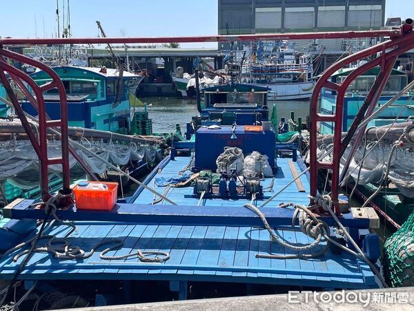 ▲▼ 冷血男「2幼貓裝籠」丟大海！冷血嗆：浸豬籠淹死你們　網全炸鍋  。（圖／高雄市議員黃文益提供）
