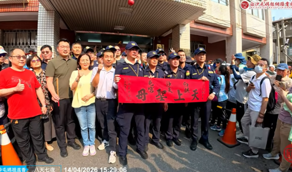 ▲▼白沙屯媽祖鑾轎進彰化縣警察局交通隊