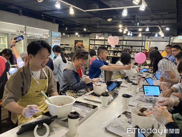 ▲台中市主題式單身聯誼活動，吸引年輕族群熱烈參與。（圖／記者游瓊華翻攝）