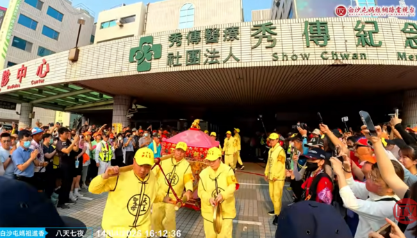 ▲白沙屯媽祖大甩尾轉入彰化秀傳醫院為醫護及患者賜福。（圖／翻攝自白沙屯媽祖網路電視台）