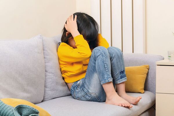 受害孩童出現打人、畏縮等狀況，經家長詢問，才讓性侵案曝光。（示意圖，東方IC）