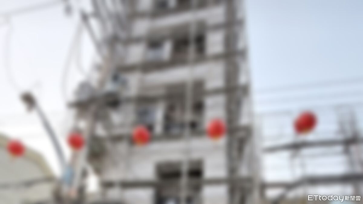 快訊/新莊工安意外!工人遭「電梯配重片重壓」 送醫搶救中