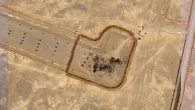 一地焦黑殘骸！美軍「斷尾求生」自炸飛機　伊朗機場衛星照曝光