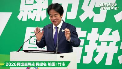 直擊／賴清德致詞前突然被電到！　第一時間反應曝