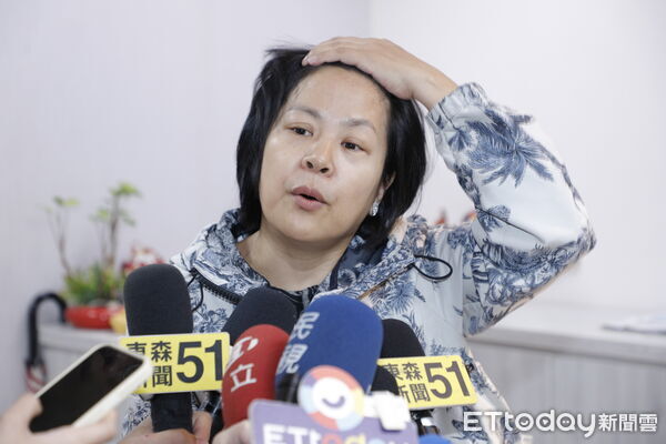 ▲▼民眾黨立委李貞秀開撕黨主席黃國昌、立院黨團主任陳智菡風波未平，今日李貞秀立委辦公室前再度開砲怒轟黃國昌陳智菡。（圖／記者湯興漢攝）